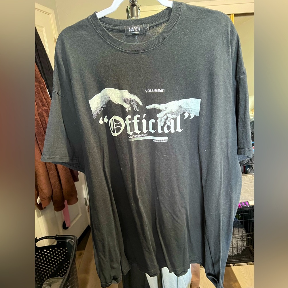 Men’s official Large men’s Tee